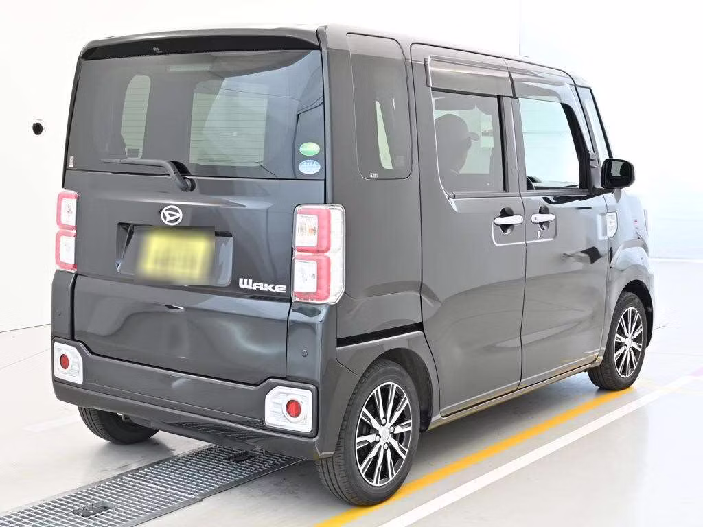 DAIHATSU WAKE