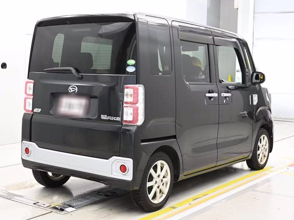 DAIHATSU WAKE