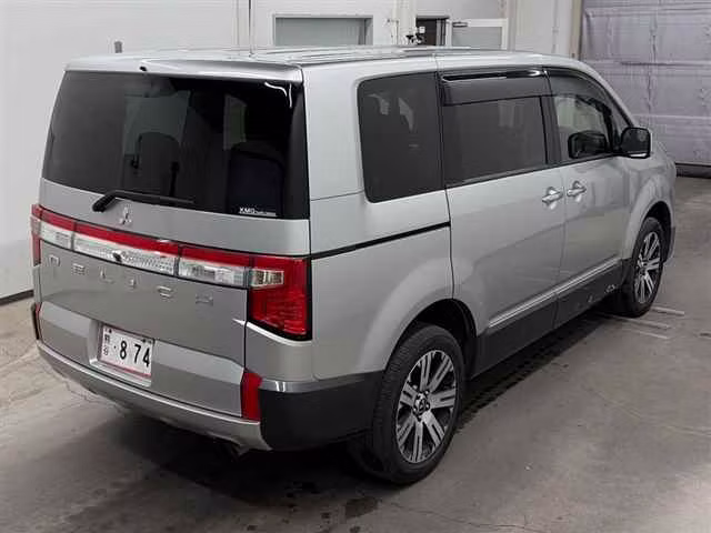 MITSUBISHI DELICA D:5