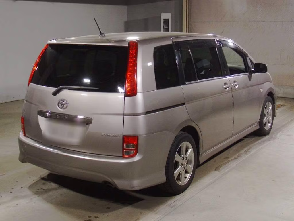 TOYOTA ISIS