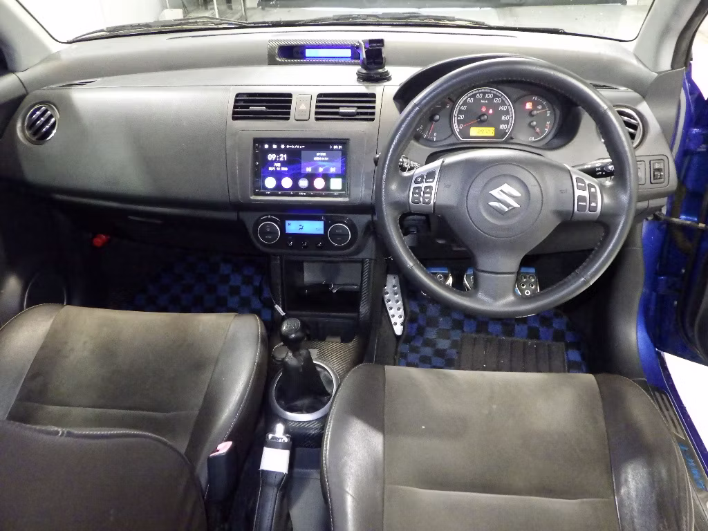 SUZUKI SWIFT