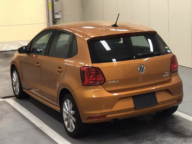 VOLKSWAGEN POLO