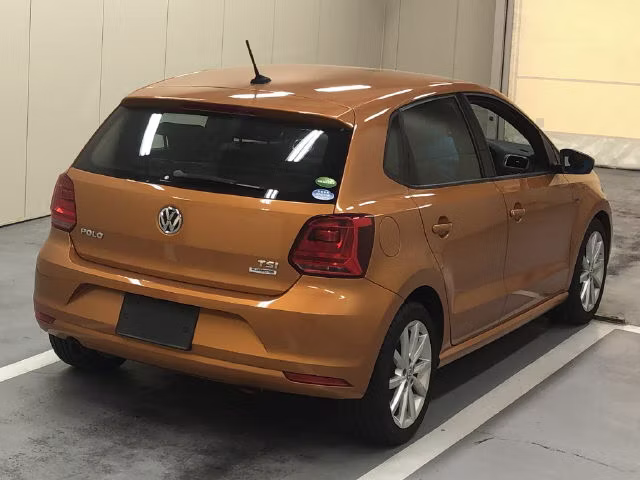 VOLKSWAGEN POLO