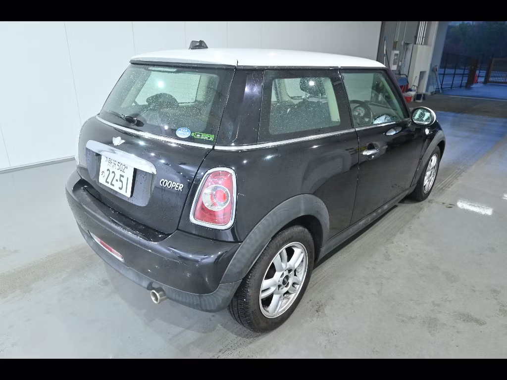 MINI HATCH