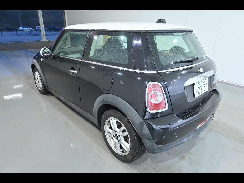 MINI HATCH