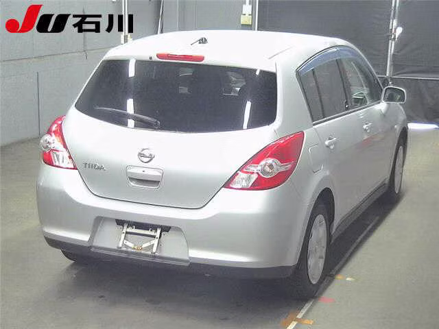 NISSAN TIIDA