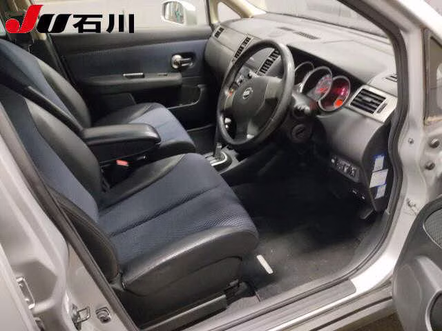 NISSAN TIIDA