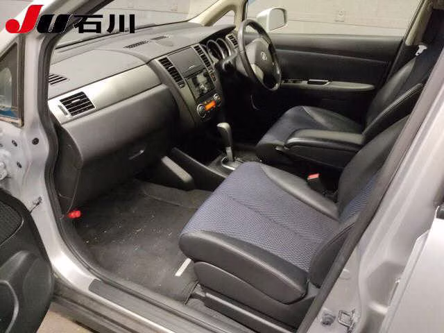 NISSAN TIIDA