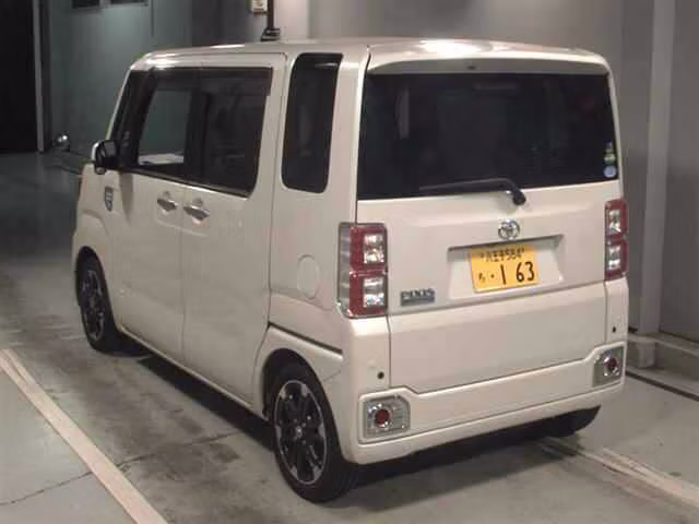 TOYOTA PIXIS MEGA
