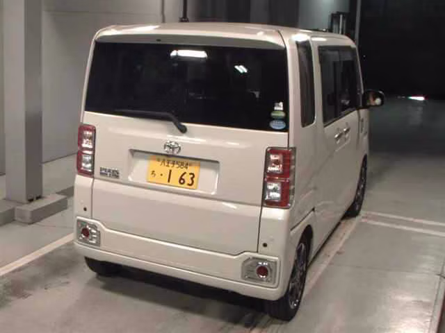 TOYOTA PIXIS MEGA