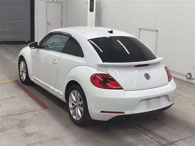 VOLKSWAGEN BEETLE
