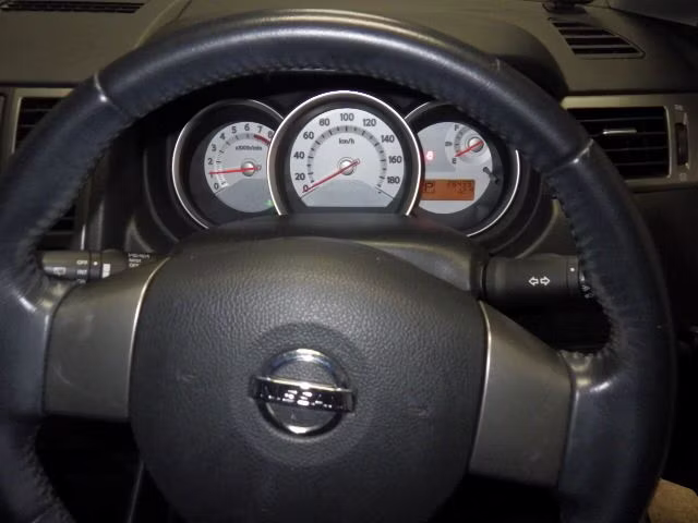 NISSAN TIIDA