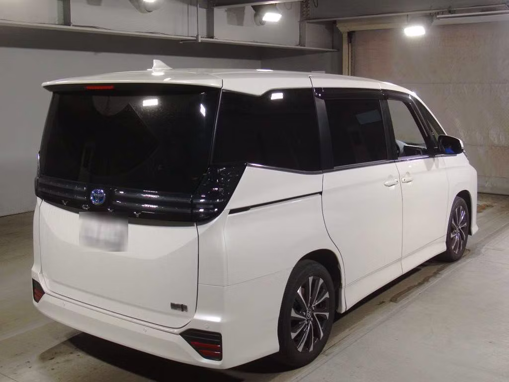 TOYOTA VOXY