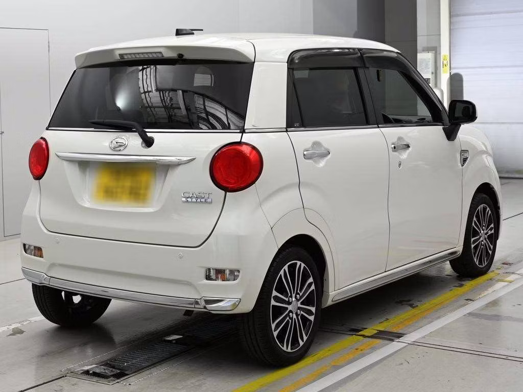 DAIHATSU CAST
