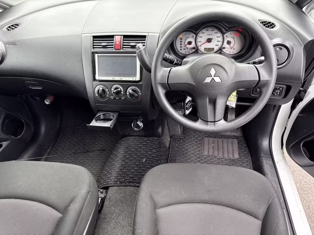 MITSUBISHI COLT
