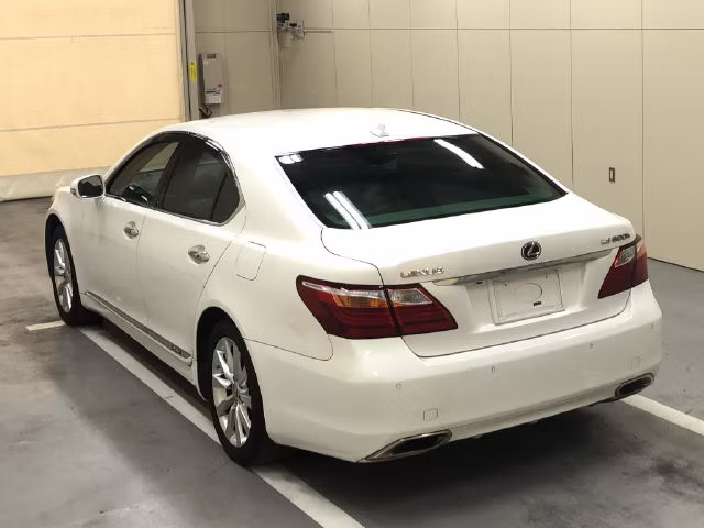 LEXUS LS600H