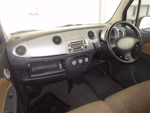 DAIHATSU MOVE LATTE