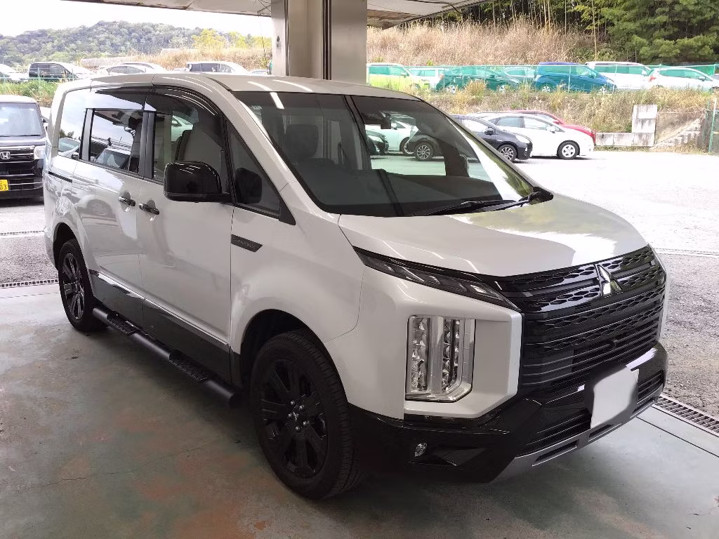 MITSUBISHI DELICA D:5