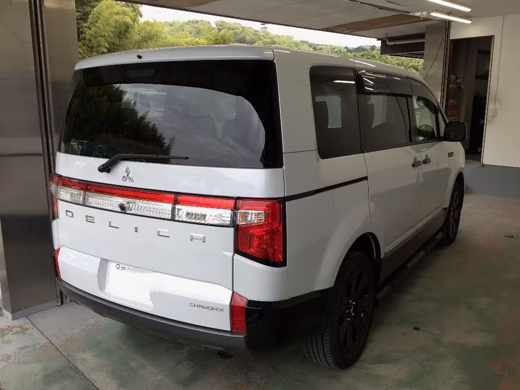 MITSUBISHI DELICA D:5