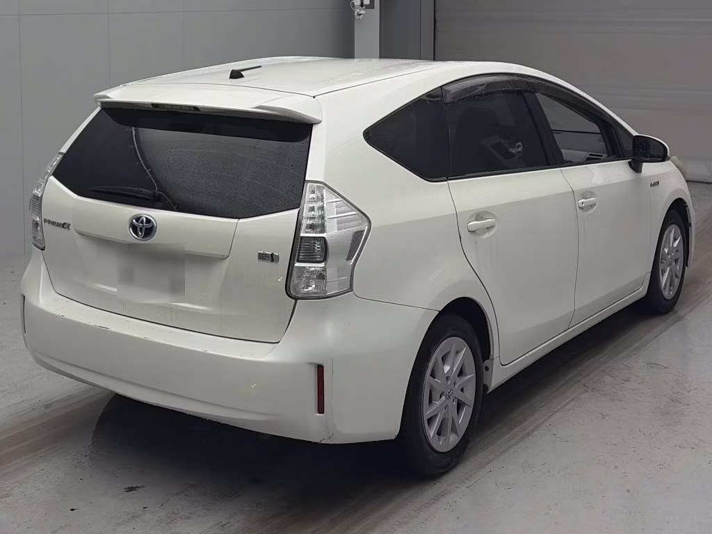TOYOTA PRIUS ALPHA