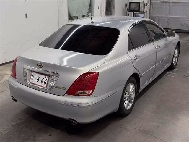 TOYOTA CROWN MAJESTA