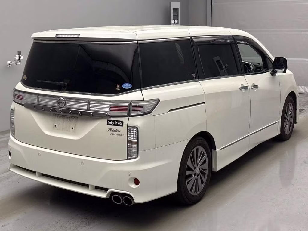 NISSAN ELGRAND
