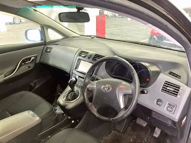 TOYOTA MARK X ZIO