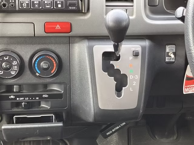 TOYOTA REGIUS ACE
