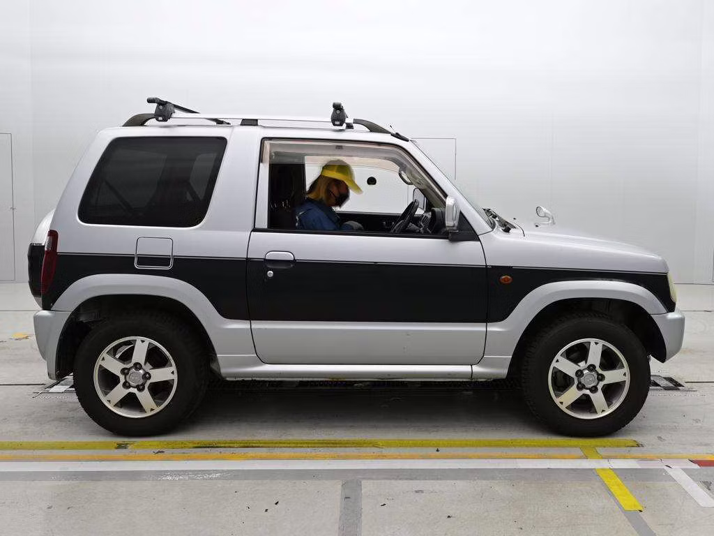 MITSUBISHI PAJERO MINI