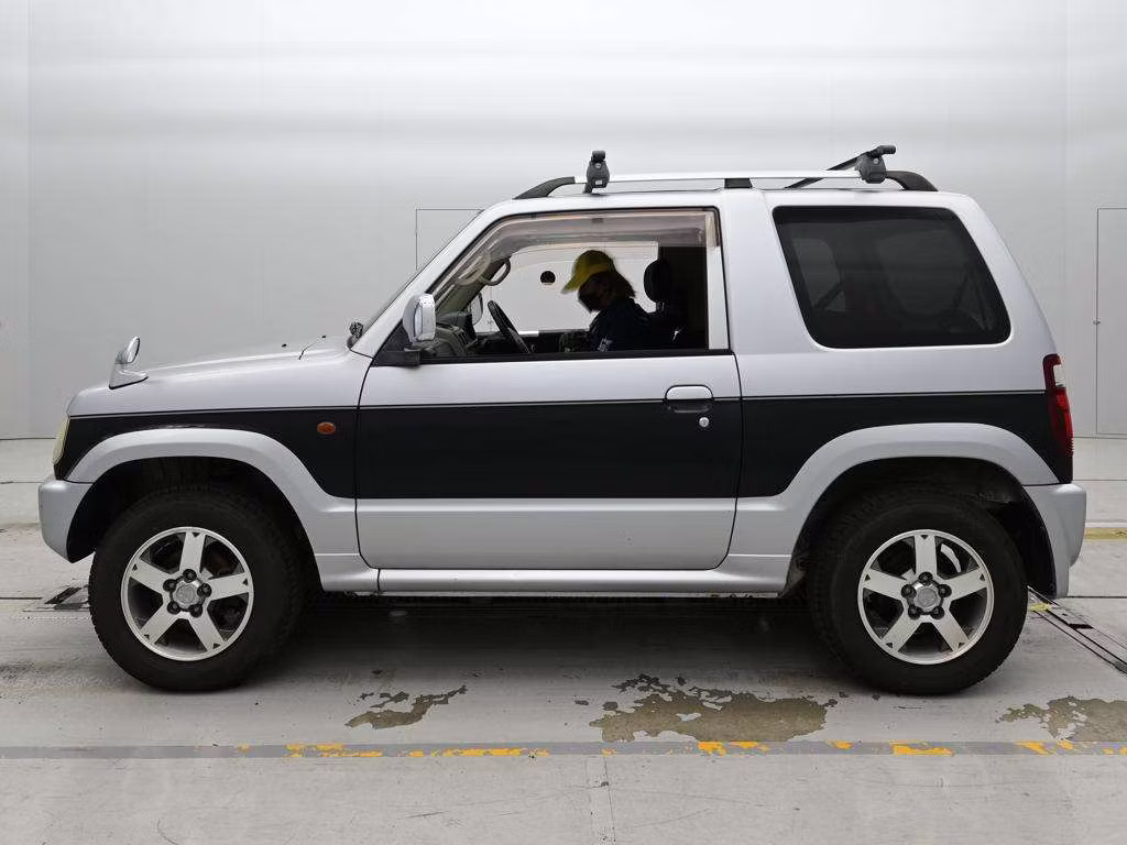 MITSUBISHI PAJERO MINI