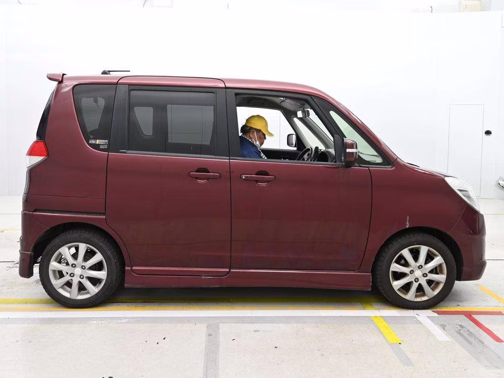 MITSUBISHI DELICA D:2