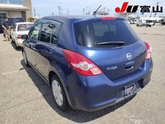 NISSAN TIIDA
