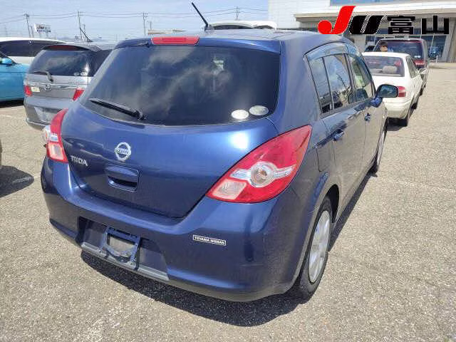 NISSAN TIIDA