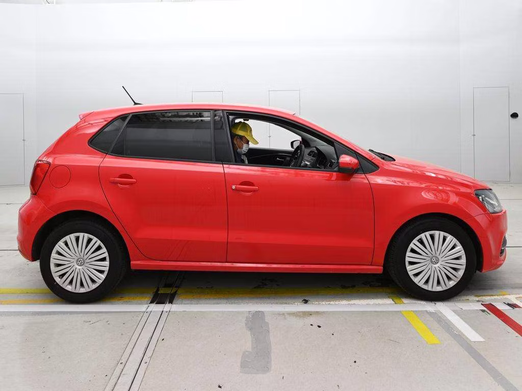 VOLKSWAGEN POLO