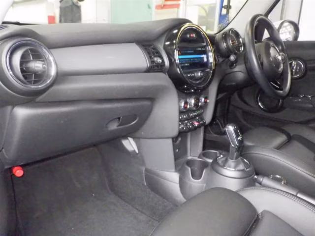 MINI HATCH