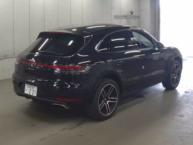 PORSCHE MACAN