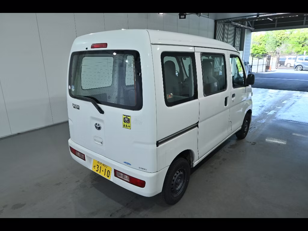 TOYOTA PIXIS VAN