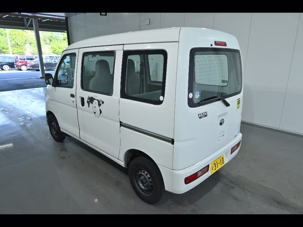 TOYOTA PIXIS VAN