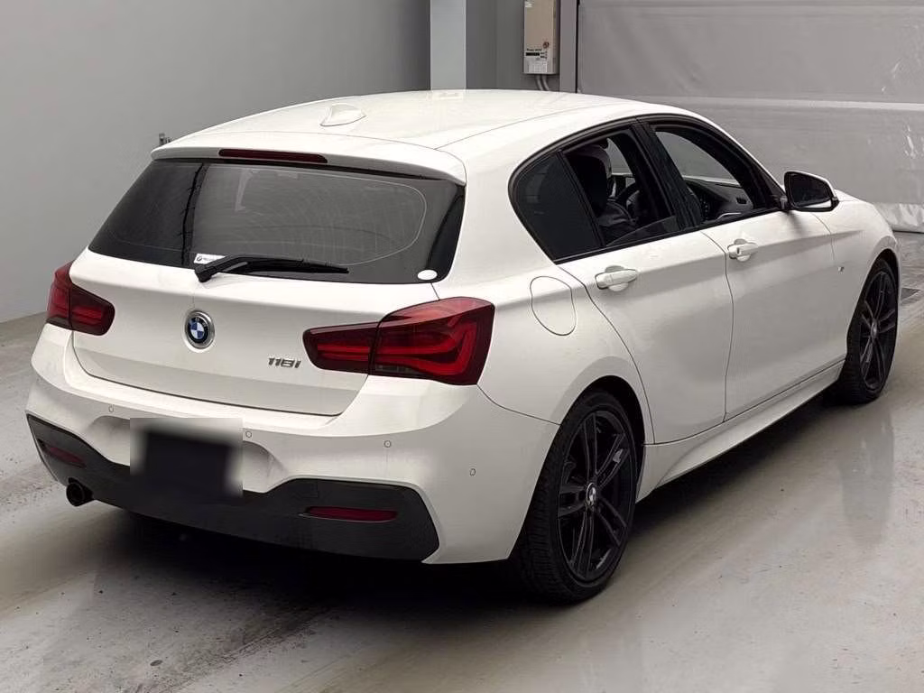 BMW 1-SERIES