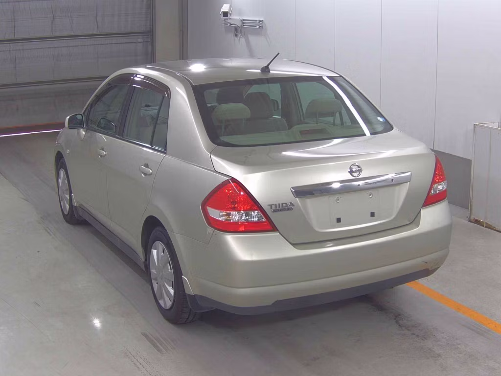 NISSAN TIIDA LATIO