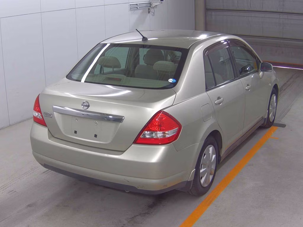 NISSAN TIIDA LATIO
