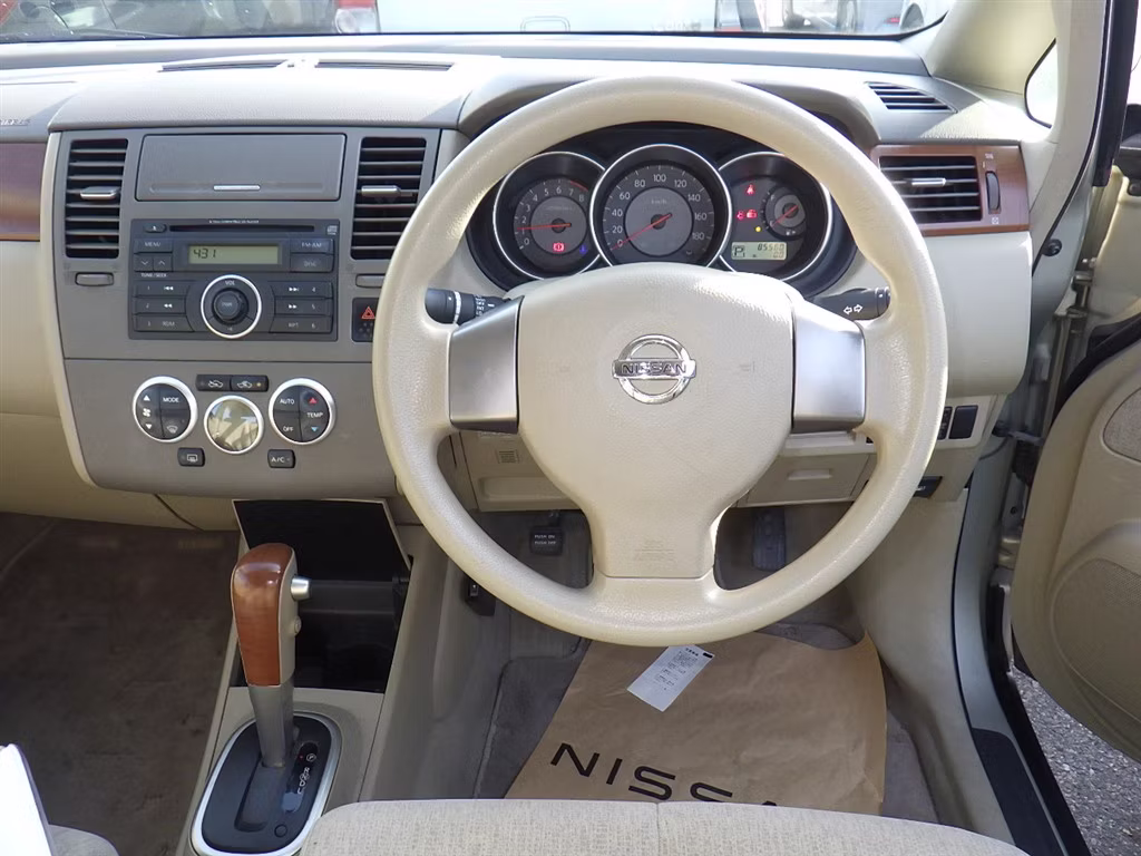 NISSAN TIIDA LATIO