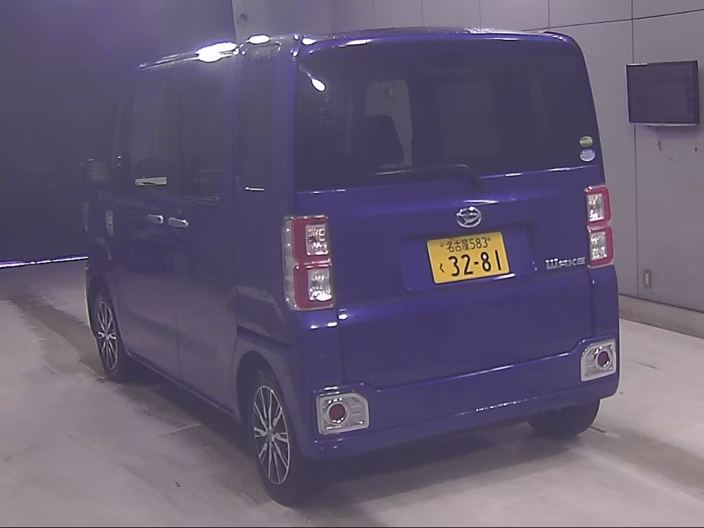 DAIHATSU WAKE