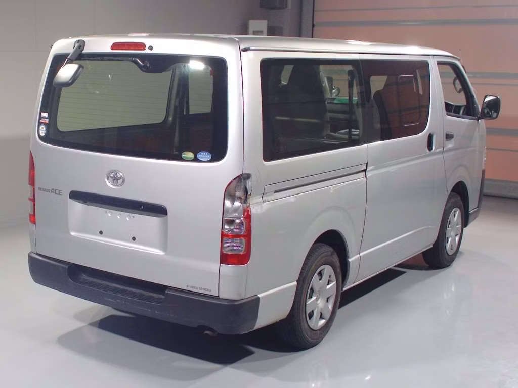 TOYOTA REGIUS ACE