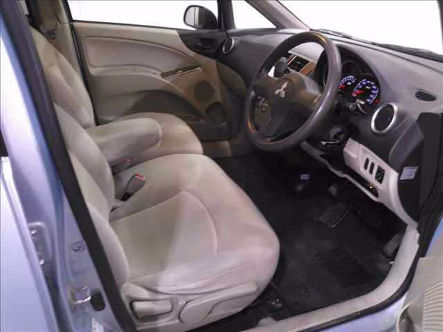 MITSUBISHI COLT PLUS