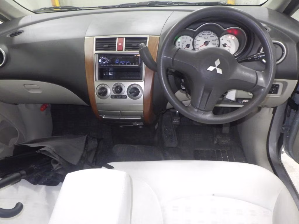 MITSUBISHI COLT