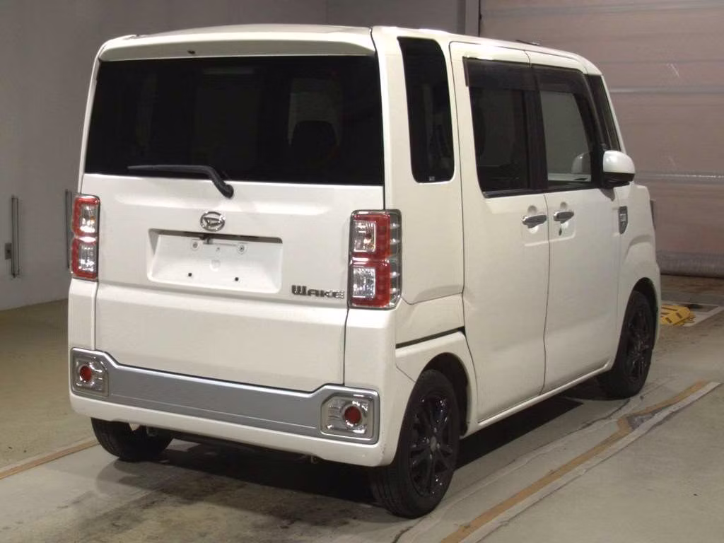 DAIHATSU WAKE