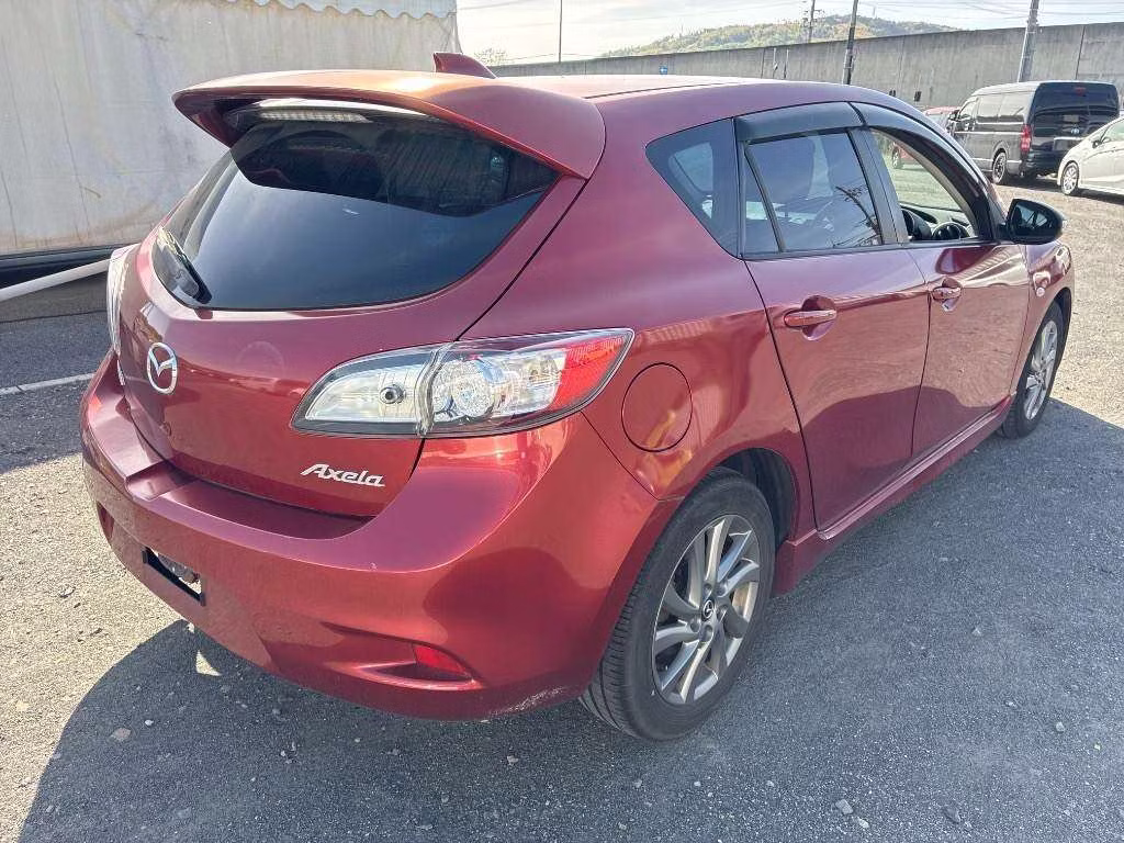 MAZDA AXELA