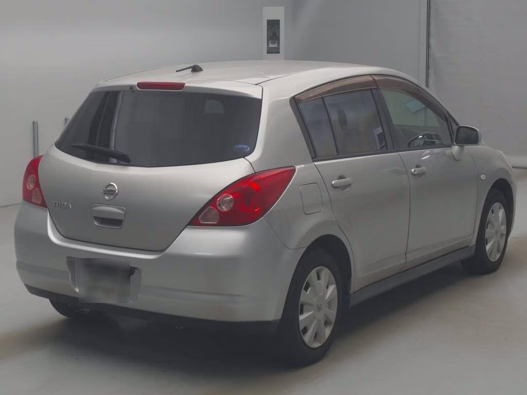 NISSAN TIIDA