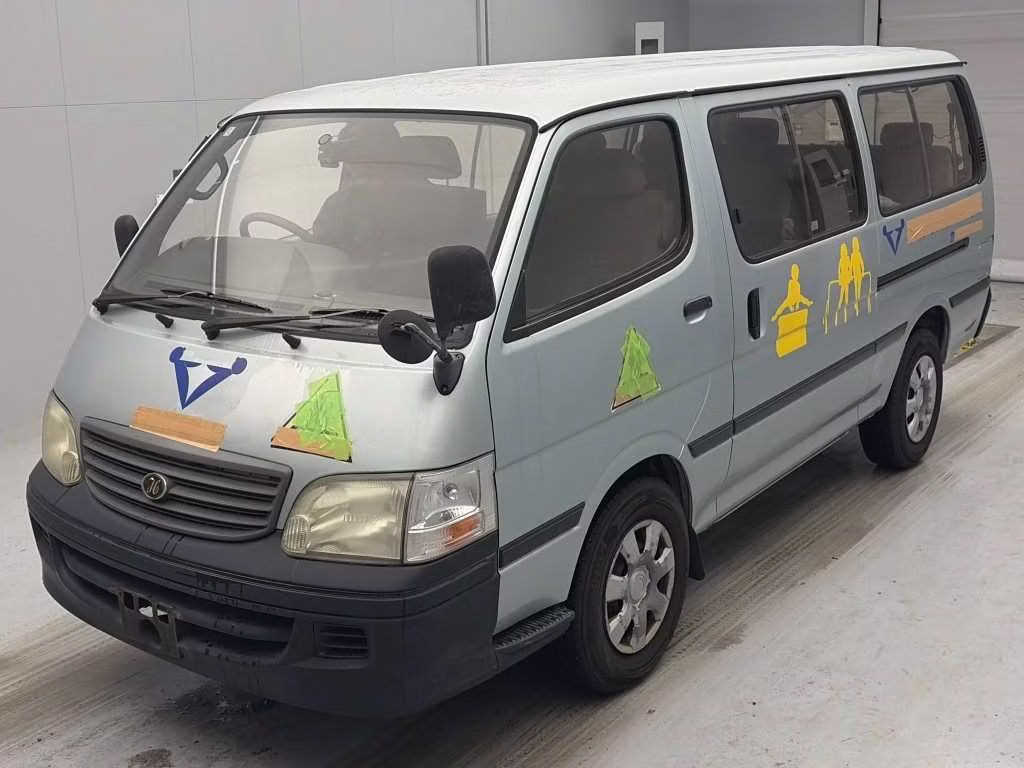 TOYOTA HIACE